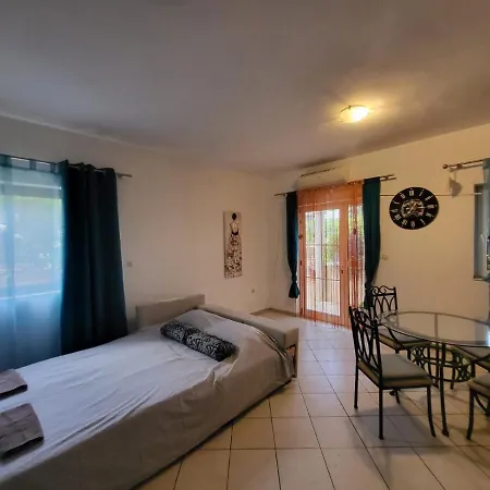 Apartments Pula With Private Parking Self Check In Exterior foto