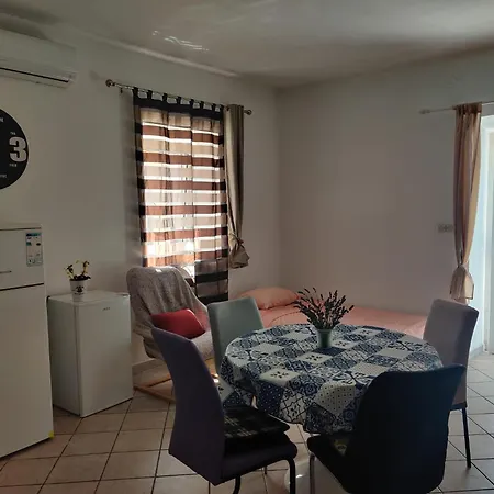 Apartments Pula With Private Parking Self Check In Exterior foto
