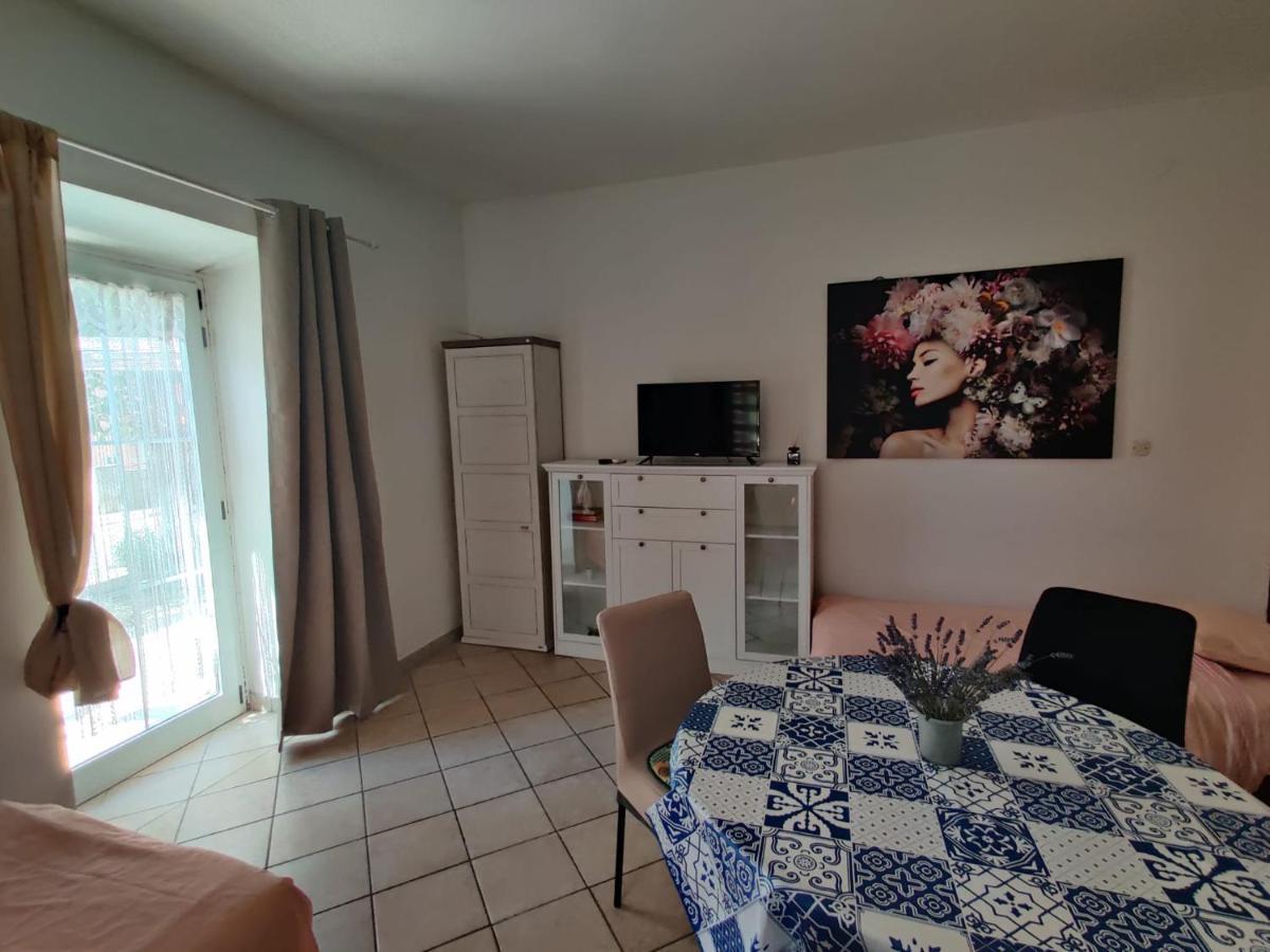 Apartment With Private Parking Self Check In Pula