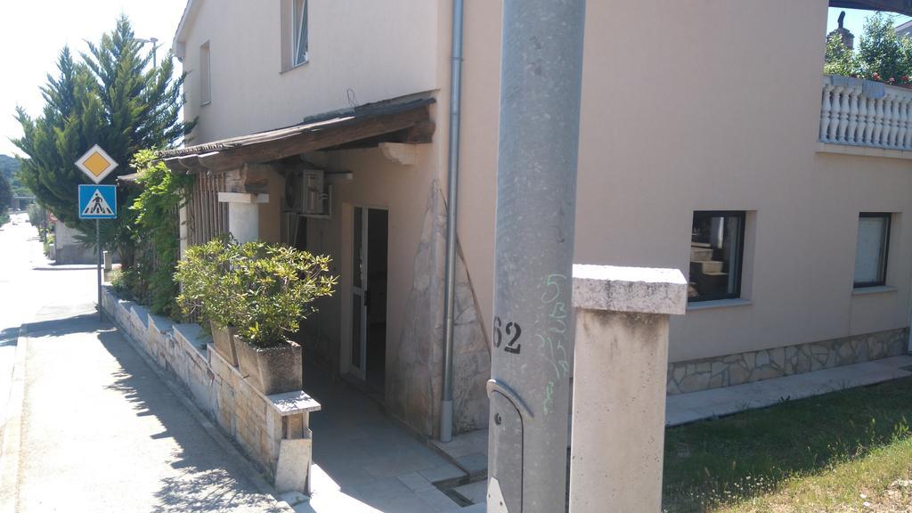 With Private Parking Self Check In Pula
